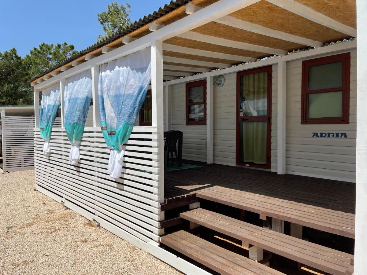 Dalmacia Mobile Homes And Caravans At The Beach Privlaka  Buitenkant foto