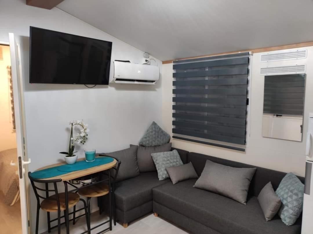 Dalmacia Mobile Homes And Caravans At The Beach Privlaka  Buitenkant foto